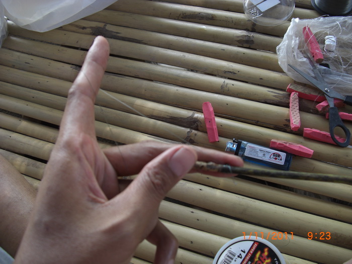 ผูกสายเบ็ดที่ส่วนปลายคัน
