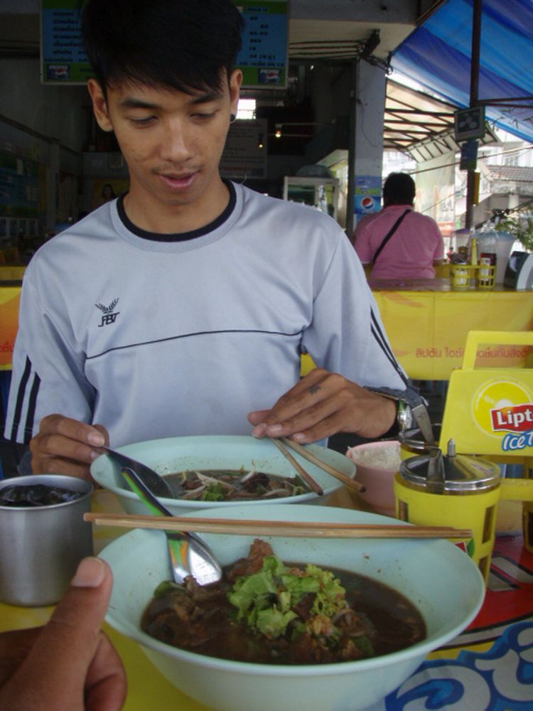พลขับ หิวน่าดู เอ้า กินๆๆๆๆ :laughing: :laughing:
