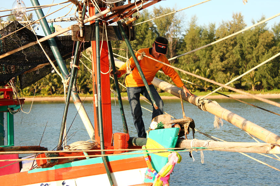 ลำ 1 เรือเชือกติดตั้งแต่อยู่ในอ่าว     งามไหมล่ะ     :laughing: