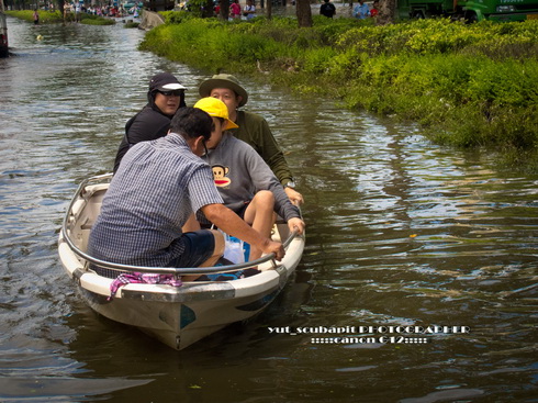 ได้รับน้ามาท่านนึง เค้าว่ากว่าจะเดินมา ซื้อของได้ก็ชั่วโมงกว่าแล้ว มาขึ้นเรือเลยเดียวไปส่งบ้าน