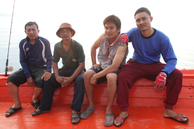 ตอนเย็นใกล้ค่ำเป็นเวลาดริ๊งเลยถ่ายรูปกันครับ