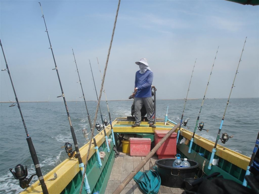 

.............วันนี้วิ่งเรือหาปลาทั้งหมด10จุดครับ.............

............กว่าจะได้ก้อเล่นเอา