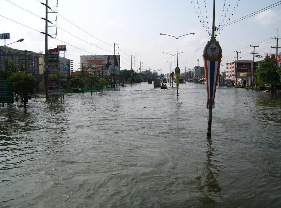 ก่อนขึ้นสะพานข้ามแแยกพุทธมณฑล สายห้า