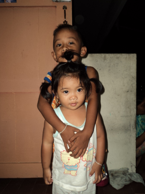  [b]ลากันด้วยภาพนี้เลยนะครับ ลูกสาวกับหลานชาย[/b] :love: :love: :love: :love: :love: