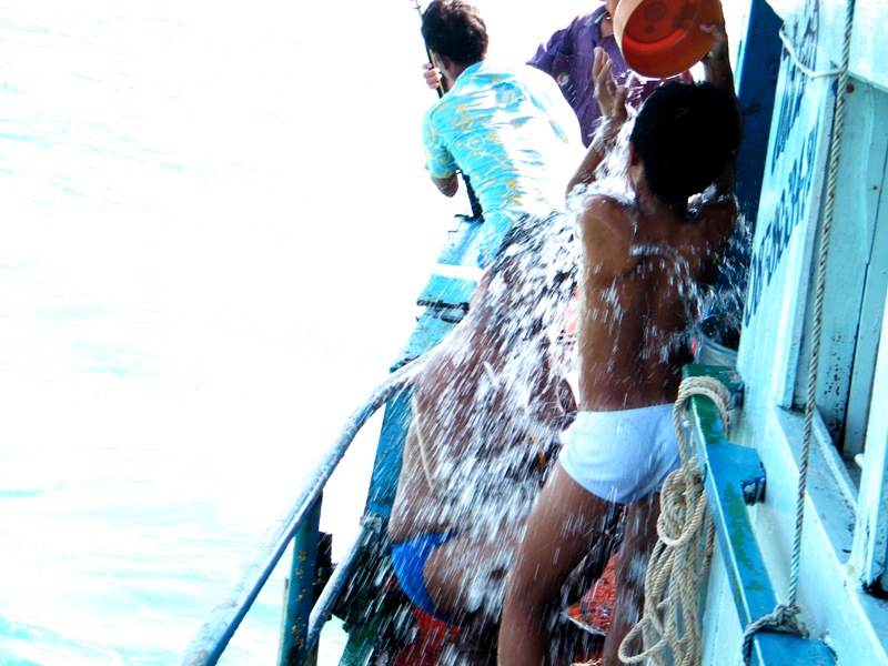 อิ่มแล้วไปอาบน้ำกันนะลูก :laughing: :laughing: :laughing: :laughing: :laughing: :laughing: :laughing