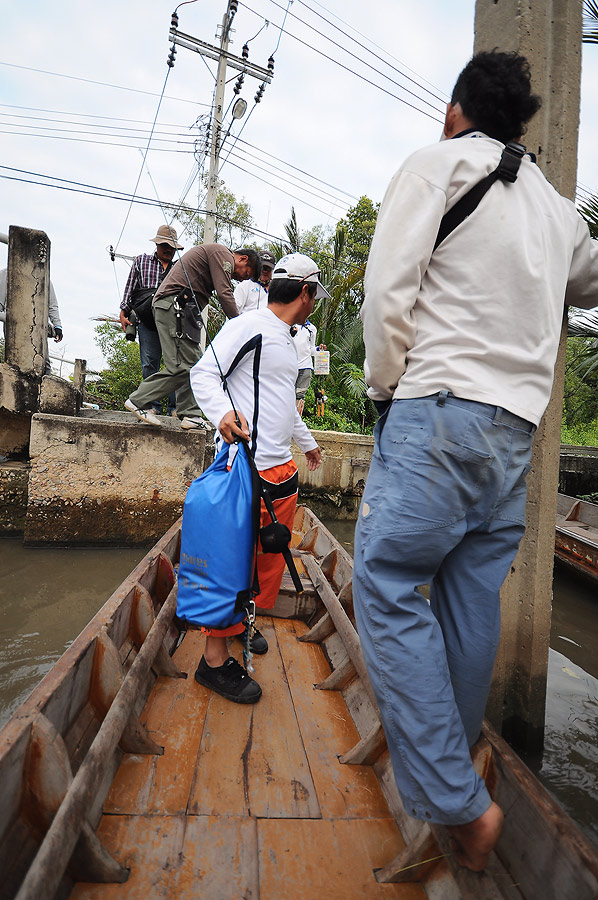 เรือมารับรอบสองแล้ว โม่งกลัวไม่ได้ไปรีบลงเรือก่อนเลย :grin: :grin: :grin:
