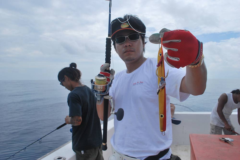 มันต้องโดนจิ๊ก ติดหน้าดินสิว่างั้น 


หัวเรือโดนหนักอยู่  เอาท้ายเรือไปชมก่อน :cheer: :cheer:

