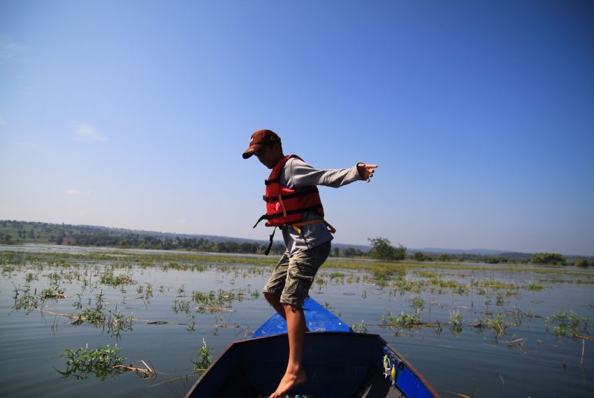 เรือจอดแล้วแล้ว  รีบจัดกระโดดขึ้นหัวเรือ  แทบจะตกเรือ :sad: :sad: :sad: :sad: