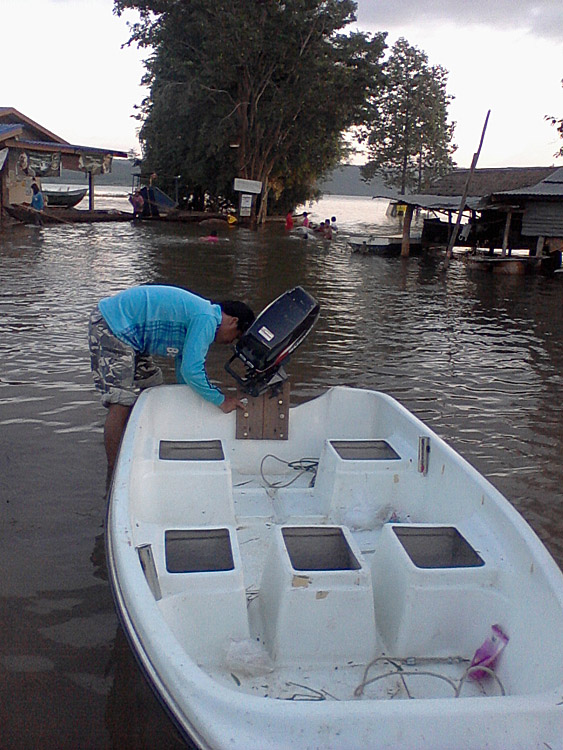 พี่ย่าจัดการเอาเรือลงก่อนครับ แอบหนีพี่ๆทีมขยายมาครับ :laughing: