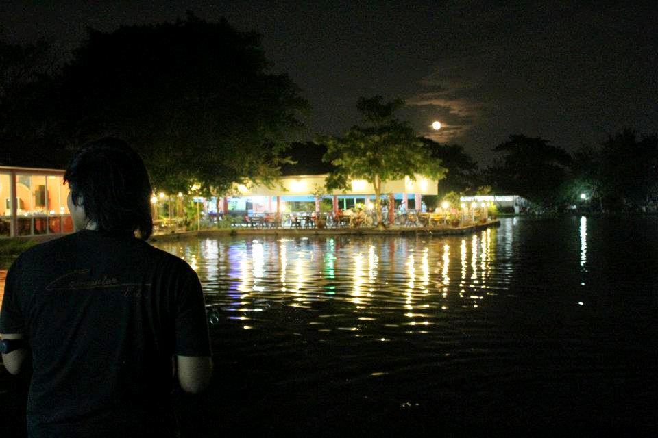 ยืนรอปลากิน ท่ามแสงจันทร์ สวยงามจิงๆ


 :cheer: :cheer: :cheer: :cheer: :cheer: