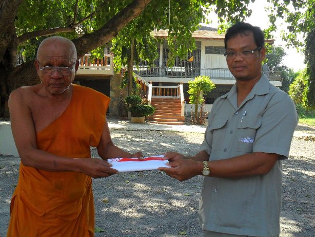 ส่งท้ายกันด้วยภาพนี้ครับ

รายได้จากการแข่งขันส่วนหนึ่งก็นำไปทำบุญ เพื่อสมทบทุนในการจัดหาอาหารเลี้ย