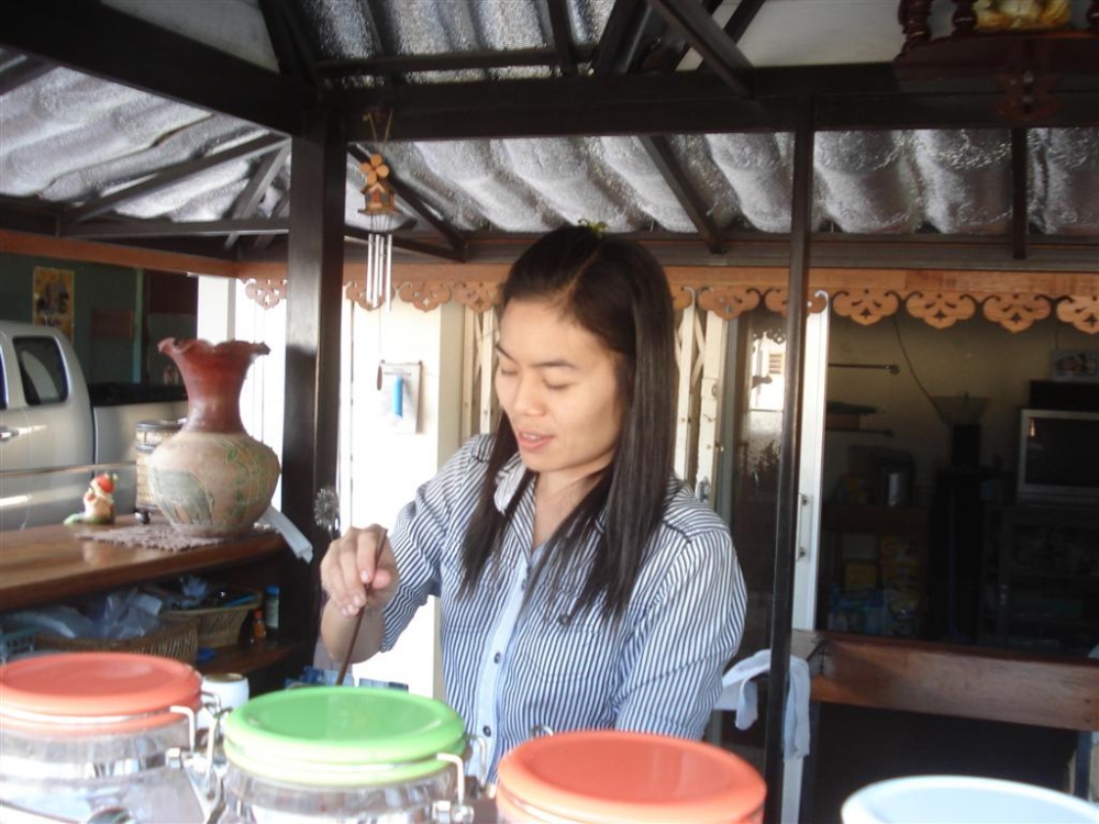 

..........ข้าวได้ข้าวหมูแดงมาและข้าวผัดกระเพรา..............

..........แต่กาแฟซื้อนานจริง..จร