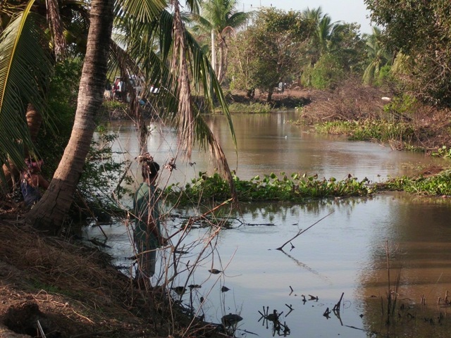 ชาวบ้านทำมาหากิน