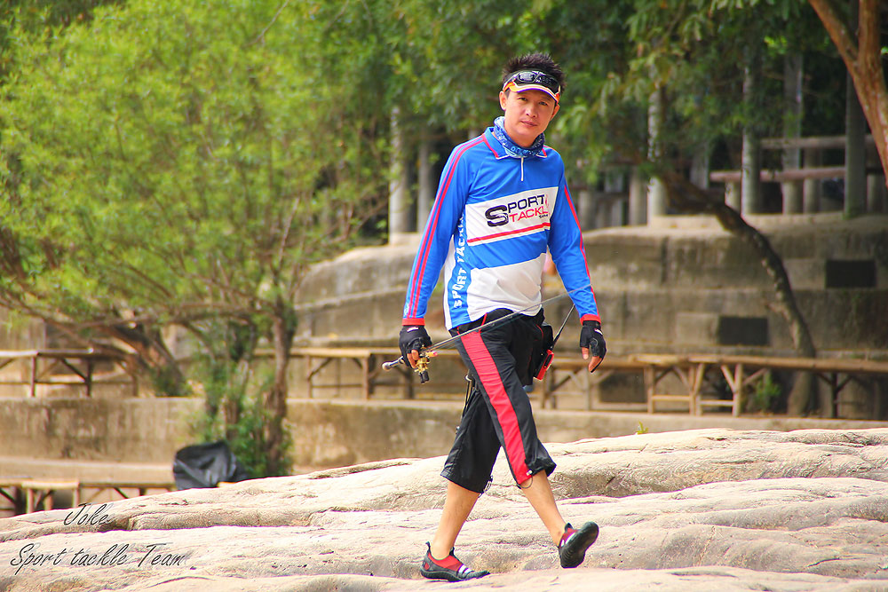 ส่วนอีตานี่เห็นหุ้นขึ้นรีบเดินกลับมาอย่างรวดเร็ว บอกแล้วตรงนี้กัดดีไม่เชื่อ กร๊ากกกกกกกกกกกก :laughi