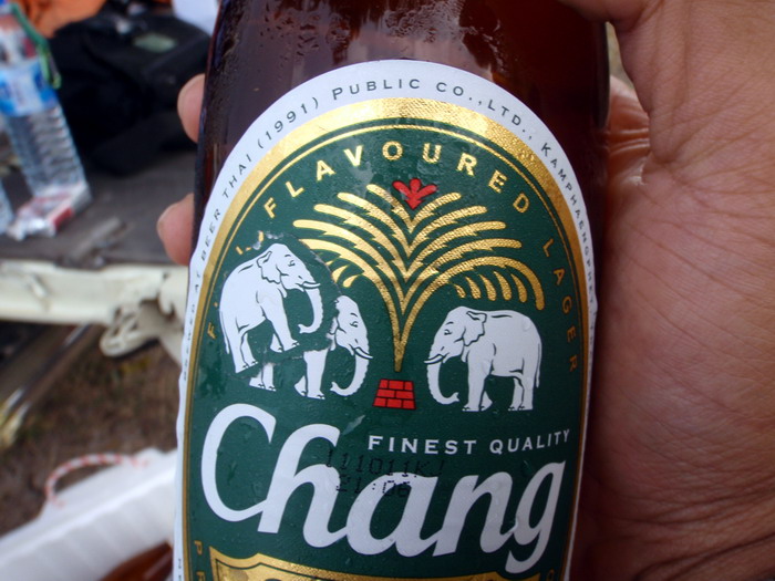 อิอิอิ................คนกินเบีย..........มียี่ห้อนี้ด้วยเปล่าครับ...........อิอิอิ  :laughing: :laug