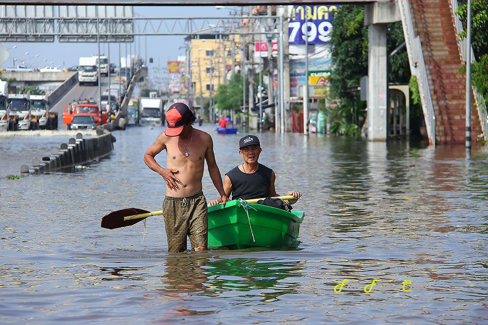 


 [b]ช่วงนี้ขับเรือแลคนจะมองเยอะกว่าขับเบนซอีกนะเนีย[/b]     :laughing: