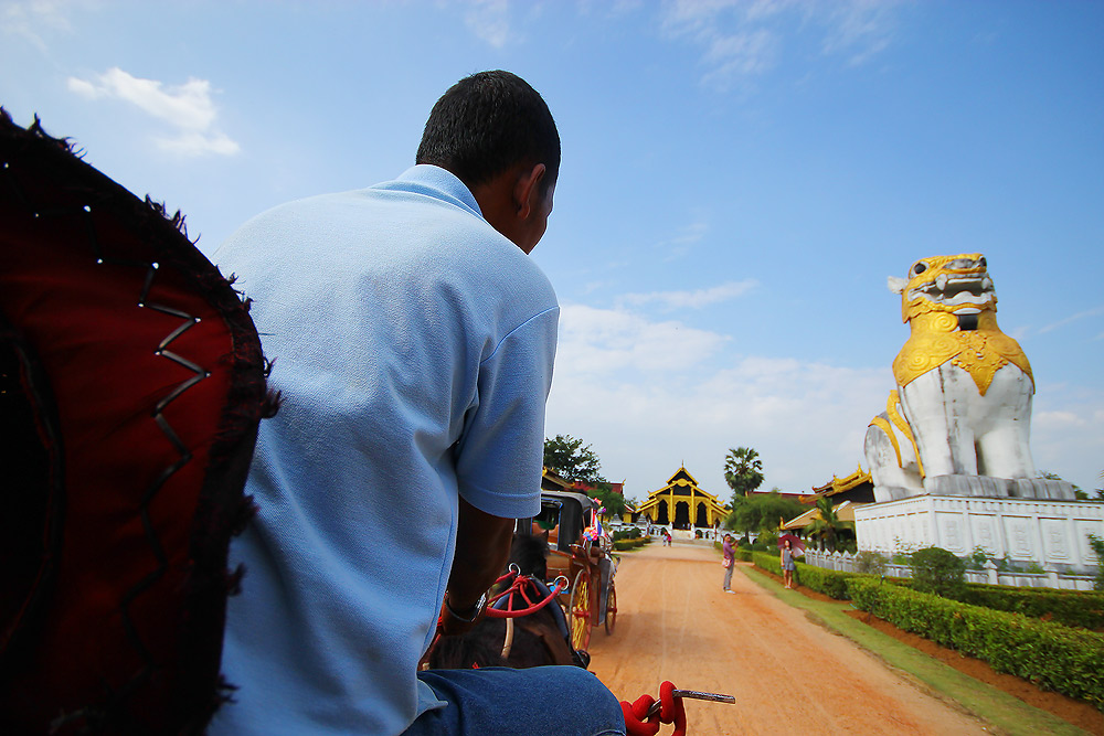 


 [b]ลุย ! ถึงหน้าเมืองหงสาแล้วครับ[/b]      :laughing:
