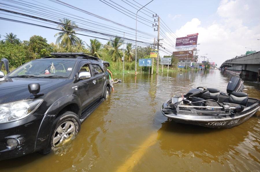 เอาเรือลงที่แยกบางพู :cheer: