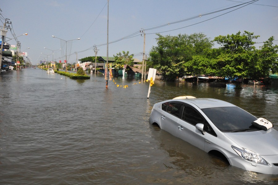 คันนี้ไฮบริต จมน้ำเสียดายจัง :cry: :cry: