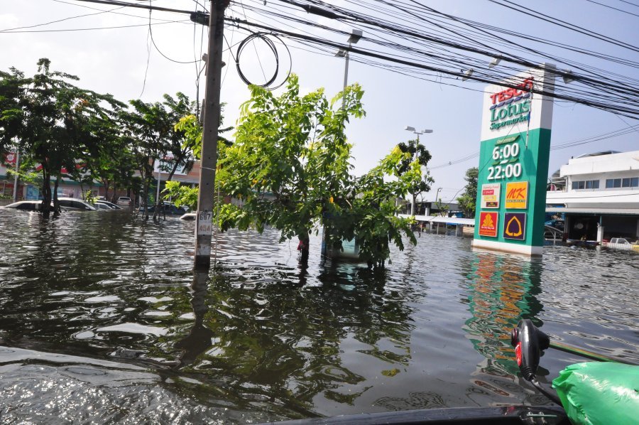 โลตัสเปิดใหม่มีสภาพอย่างที่เห็น  :sad: :sad: