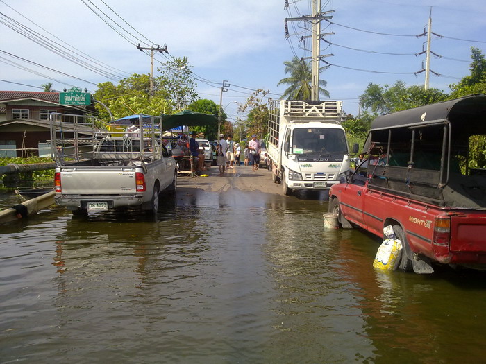 ต้องยกข้ามสะพานซะด้วยงานนี้ สนุกจริงๆ  :grin: