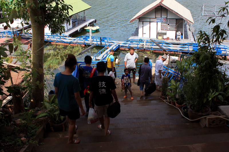 แหม..มาคราวนี้ทางแพเค้าปรับปรุงส่วนพื้นที่ด้านบนใหม่ดูสวยดีครับ