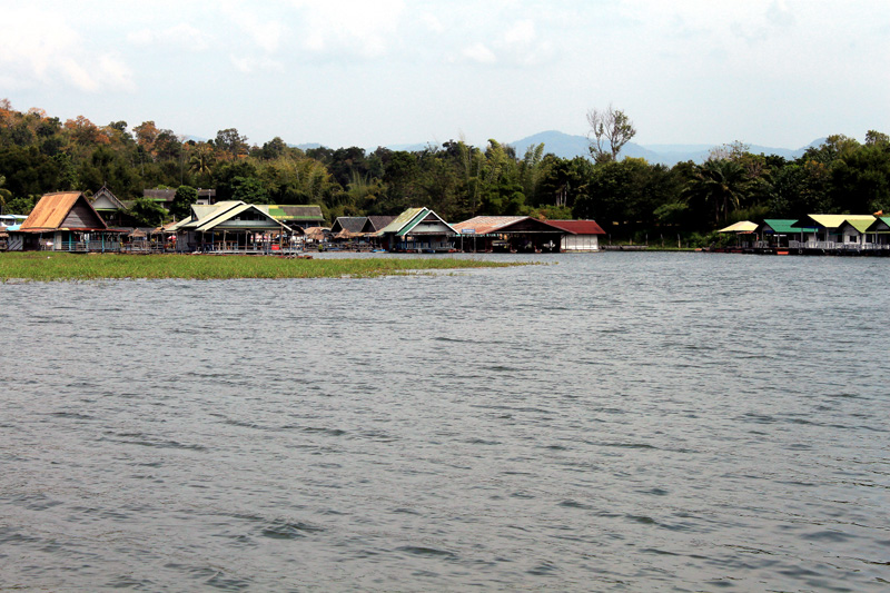 แพพักต่างๆเงียบเหมือนราวกับแพร้างเลย