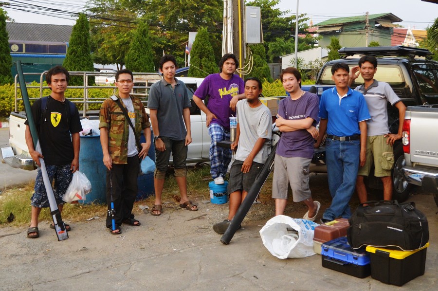 มาถึงท่าเรือห้องเย็นสัตหีบ...เริ่มมากันครบแล้วคับ... :cheer: