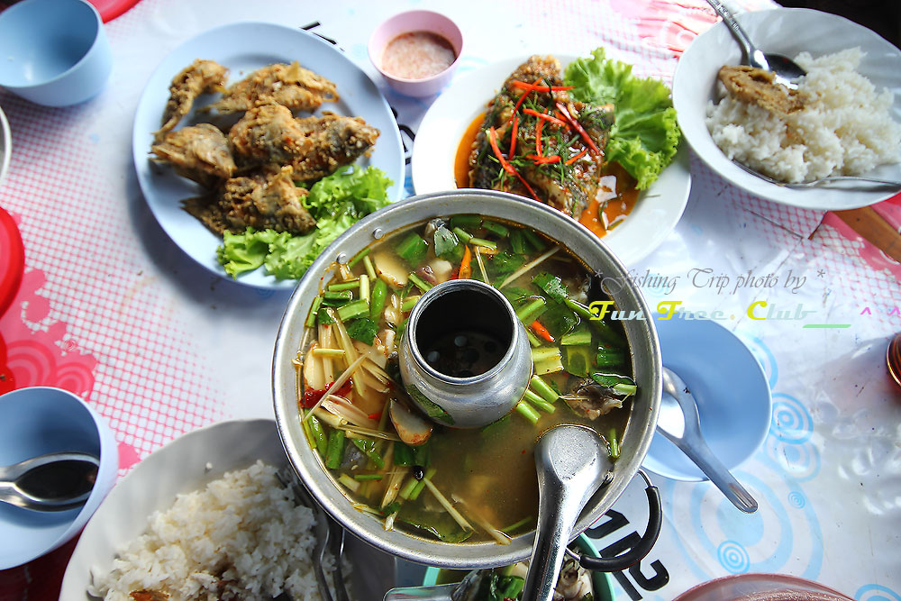 

 [b]ต้มยำ  ทอดกรอบ  ฉู่ฉี่  อร่อยเวอร[/b]       :umh: