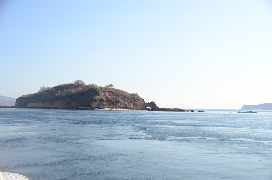 เกาะนี้สวยดีนะ คล้ายเกาะไข่ที่สตูลเลย 

[q][i]อ้างถึง: ปุ้มปุ้ย posted: 22-11-2554, 18:00:10[/i]
