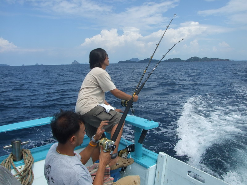 ท้ายเรือยังทำงานอยู่ครับ :laughing: :laughing: :laughing: :laughing: