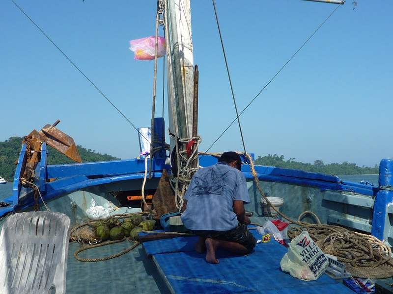 กำลังเตรียมของเซ่นไหว้เรือ :cheer: :cheer: