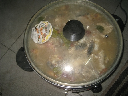 ระหว่างรอ ต้มยำหัวปลาใกล้ได้กินแระ :cheer: :cheer:
