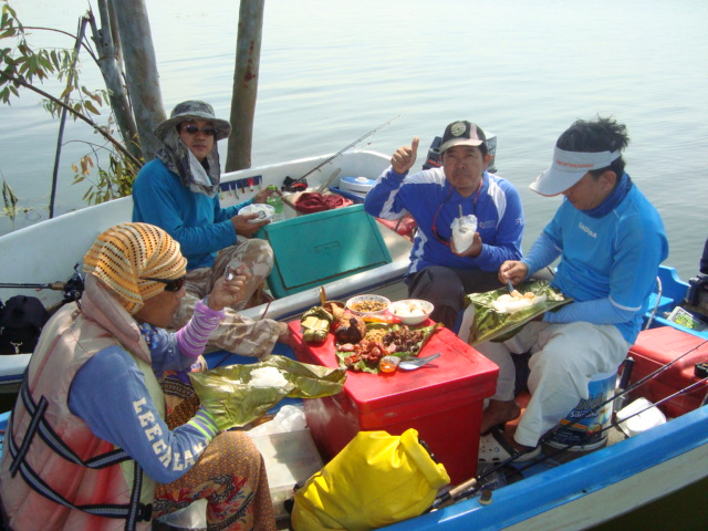  [b]แซ่บกันใหญ่[/b]