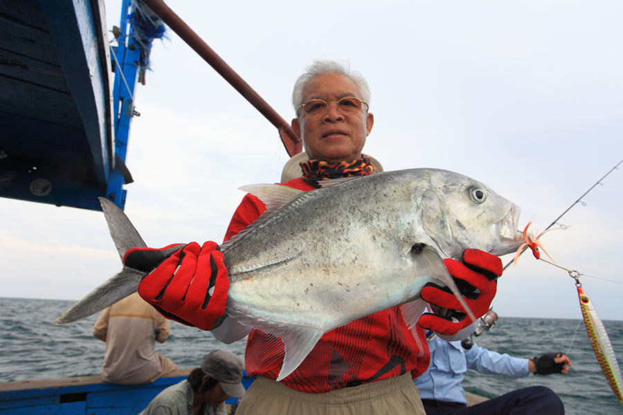 อาเรืองเริ่มบ่นอัดไม่ใหว แต่ปลากินทีไรอัดไม่หยุดเลยครับเพราะความมันแท้ๆ 