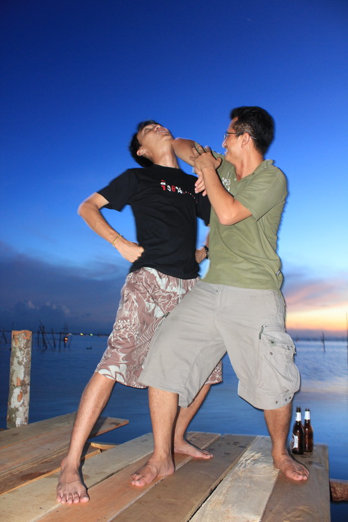 แล้วก็จัดหนักกันเอง :laughing: :laughing: :laughing: 18+