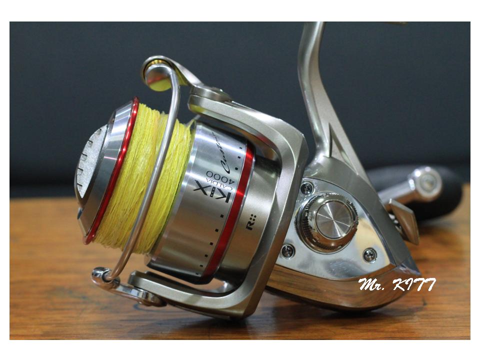 ตัวนี้เป็นรอก Daiwa caldia KIX 4000 custom ครับ
เบอร์ 4000 จะเป็นลายเส้นขอบสีแดง
 :grin: :grin: :g