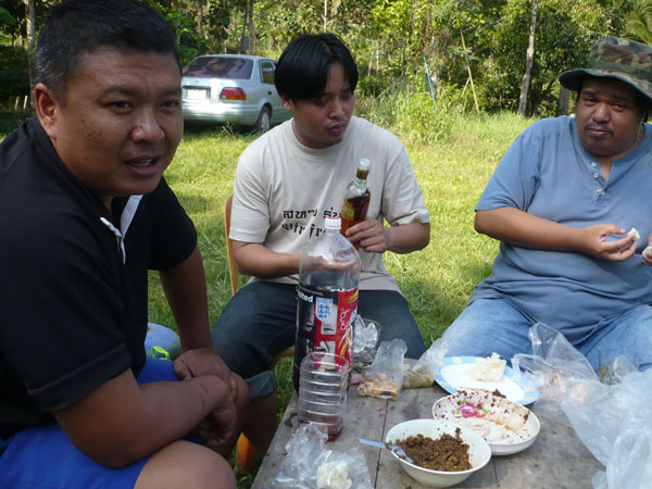 เห็นความแตกต่างระหว่าง จานลาบดิบ กับลาบสุก ไหมจ๊ะ กดไป 3 รูปลาบดิบหมดแล้ว   :laughing: :laughing: :l