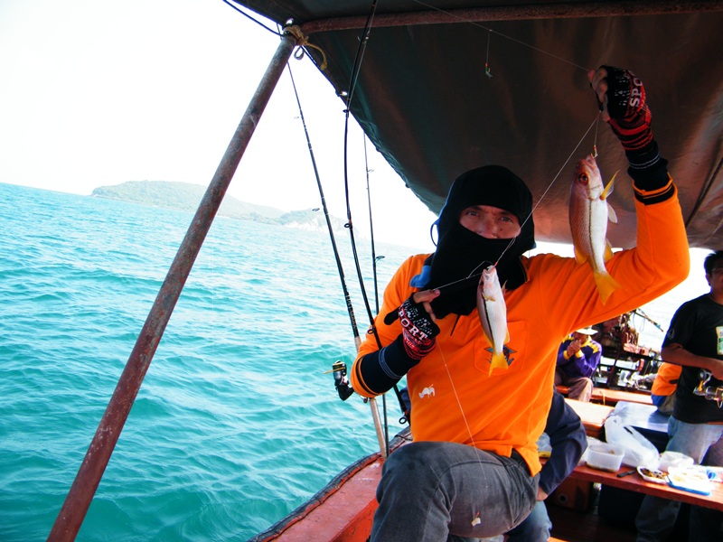 งานนี้ สย.แห้วปลาใหญ่ ดันไปมุดท้องเรือ ลอยตัวแล้ววิ่งออก ทำให้ขาด อดเยย :laughing: :laughing: :laugh