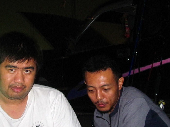 สองคนนี้กำลังนินทาเรื่องขนาดของปลา