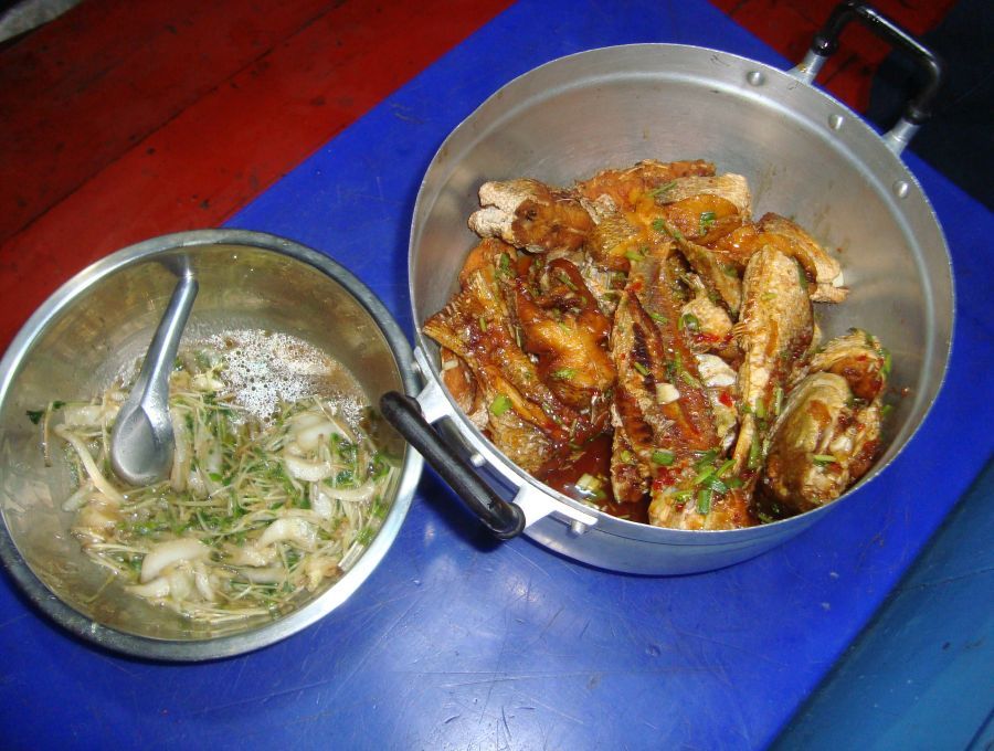 เมนูนี้ผมทำเองน่ากินไหมครับปลาราดพริก+โต้วเหมี่ยวผัดน้ำมันหอย  :umh: :umh: :umh: :umh: :umh: