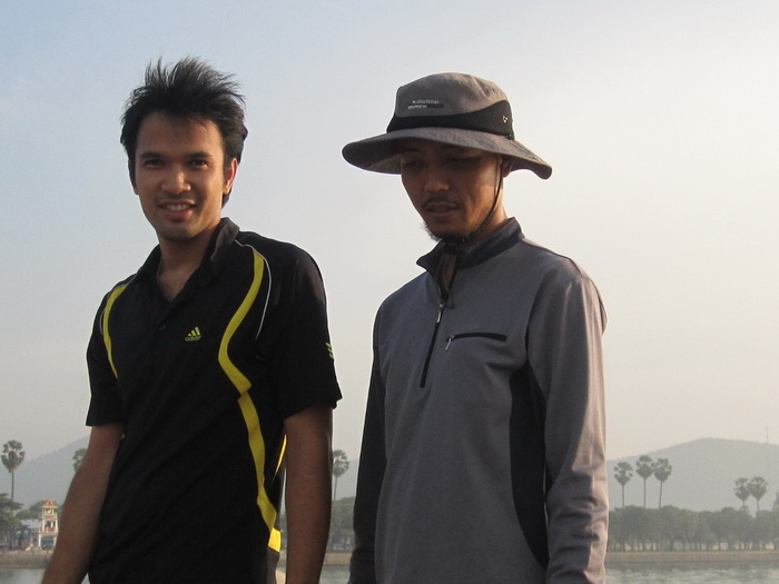 จับกลุ่มนินทาเพื่อน 