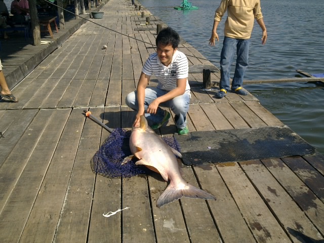 น้าที่อยู่ข้างๆ ๆ คร๊าบไม่รู้ชื่อ อะไรต้องขอโทษที่จำไม่ได้ เพราะเริ่มเมา