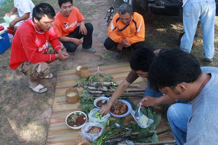 เล็ดซาโก    [b]ลุย[/b] เลยครับพี่น้อง   :laughing: :laughing: :laughing: