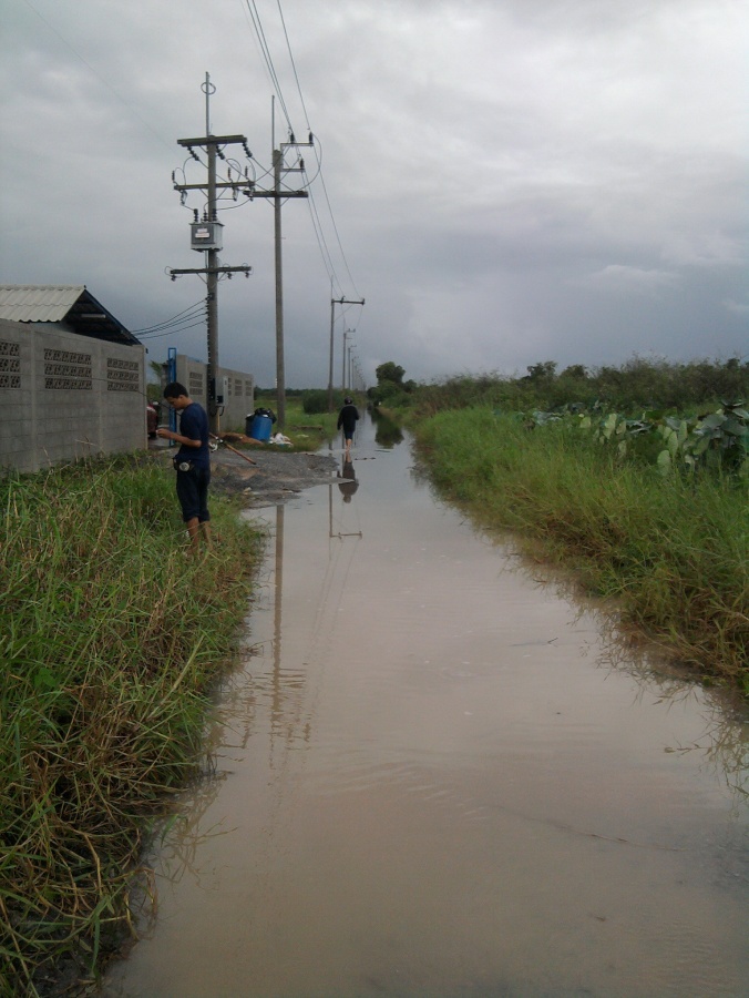 หยุดพักก่อน ฝนเริ่มหนัก  เมื่อฝนหยุดก็จัดไปเลยหมายแลก  น้ำขึ้นมาเยอะ

[q][i]อ้างถึง: doremon0000 p