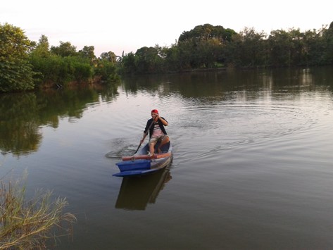 พายเรือและเดินตีได้รอบบ่อ