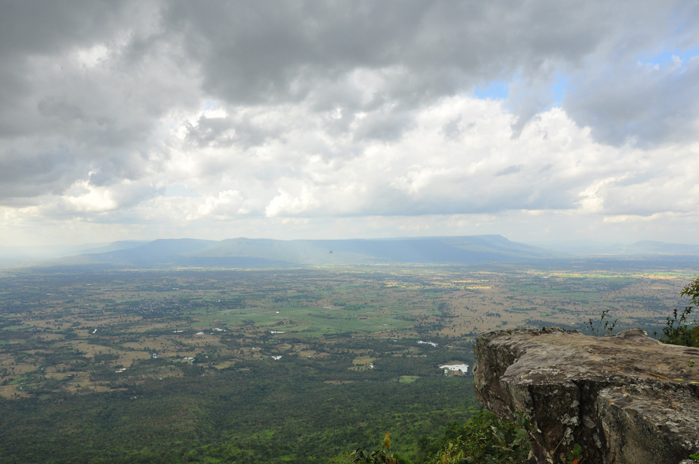 จะถ่ายโหมด Landscape ฟ้ามืดซะงั้น

 :angry: :angry: :angry: :laughing: :laughing: