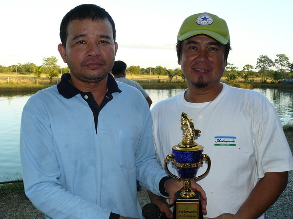 :cheer: :cheer: :cheer: :cheer: ตามมาด้วยแชมป์ปลาใหญ่วันนี้ครับ..บอกขอปลาใหญ่ก้อได้ปลาใหญ่จริงๆ พี่