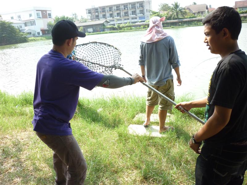 โหน่งเทรนน้องครับ  นี่ๆมันต้องช้อนเยี่ยงนี้น๊ะ