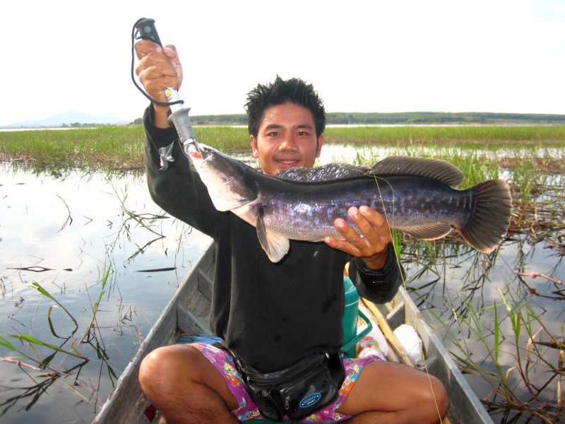 จัดให้ไต๋ก่อนเลย หลังจากลุ้นมานาน ไต๋ตั้มครับ หล่ออมากก  :cool: :cool: :cool: